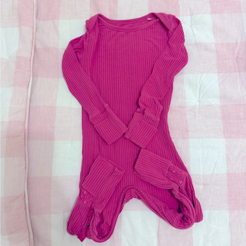 Little Legends. 12-18M. Crescent Zipper.